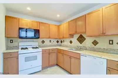 500 Great Beds Ct, Perth Amboy, NJ 08861 - Photo 6
