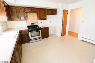 19 Village Pl, Secaucus, NJ 07094 - Photo 6
