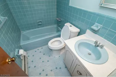19 Village Pl, Secaucus, NJ 07094 - Photo 22