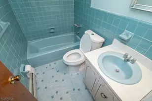 19 Village Pl, Secaucus, NJ 07094 - Photo 22