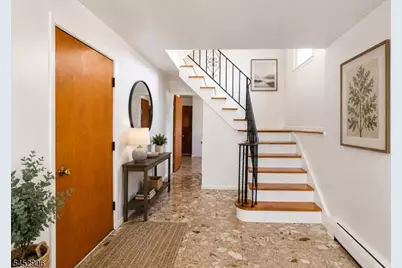 19 Village Pl, Secaucus, NJ 07094 - Photo 2
