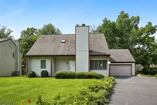 4 Arbor Ct, Livingston, NJ 07039 - Photo 2