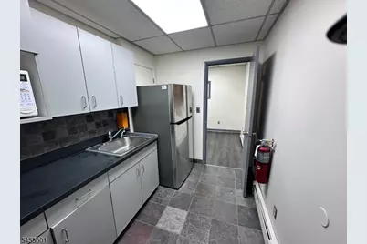 107 Stuyvesant Ave, Lyndhurst Township, NJ 07071 - Photo 2