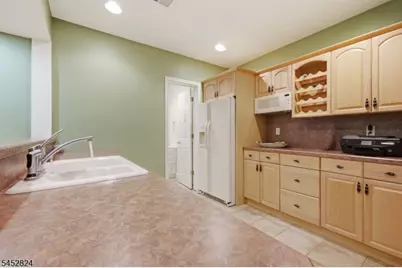 319 Valley View Cir, Freehold Township, NJ 07728 - Photo 38