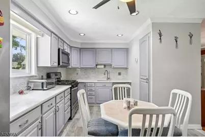 10 Independence Dr, Roselle, NJ 07203 - Photo 18