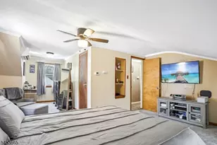 10 Independence Dr, Roselle, NJ 07203 - Photo 26