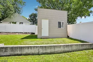 10 Independence Dr, Roselle, NJ 07203 - Photo 40