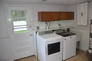 38 Auburn Rd, Parsippany, NJ 07054 - Photo 18