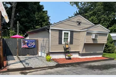 61 Travelo Dr, Wayne Twp., NJ 07470 - Photo 1