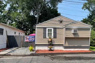 61 Travelo Dr, Wayne Twp., NJ 07470 - Photo 2