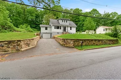 30 Chestnut Ter, Rockaway, NJ 07866 - Photo 2