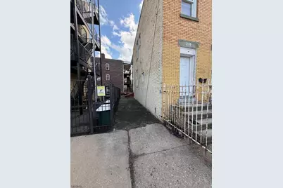 210 Berkeley Ave, Newark, NJ 07107 - Photo 6