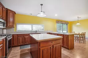 76 Stryker Ct, Bridgewater, NJ 08807 - Photo 2