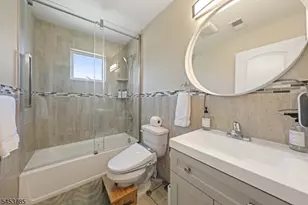 34 Garibaldi Ave, Newark, NJ 07114 - Photo 28