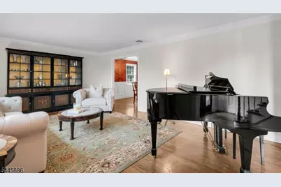 87 Peachtree Rd, Bernards Township, NJ 07920 - Photo 4