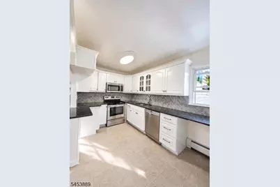19 Jonquil Cir, Woodbridge Township, NJ 08863 - Photo 4