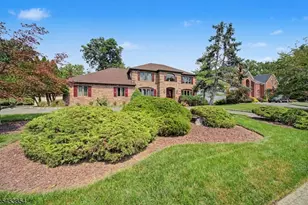 2 Birchwood Ct, East Hanover Township, NJ 07936 - Photo 2