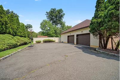 2 Birchwood Ct, East Hanover Township, NJ 07936 - Photo 4