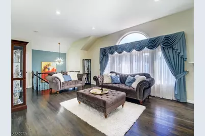 402 N 16th St, Kenilworth, NJ 07033 - Photo 4