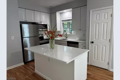 32 Woodland Dr, Jefferson Township, NJ 07438 - Photo 10