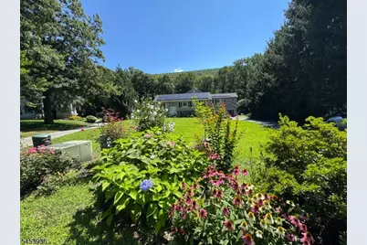 32 Woodland Dr, Jefferson Township, NJ 07438 - Photo 2