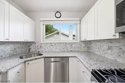 305 Tulsa Trl, Hopatcong, NJ 07843 - Photo 10