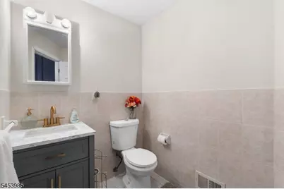 640 Riverside Ave, Lyndhurst Township, NJ 07071 - Photo 12