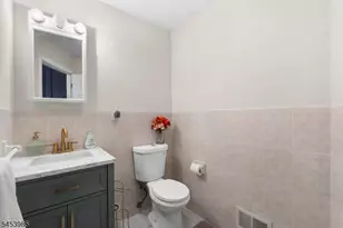 640 Riverside Ave, Lyndhurst Township, NJ 07071 - Photo 12