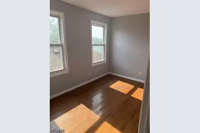 142 Abinger Pl, Newark, NJ 07106 - Photo 6