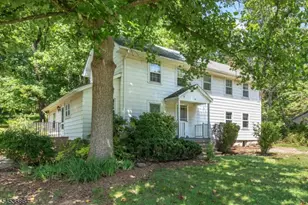 17 Willow Ave, Peapack Gladstone Boro, NJ 07977 - Photo 1