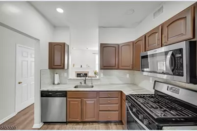 200 Barringer Dr, Nutley, NJ 07110 - Photo 8