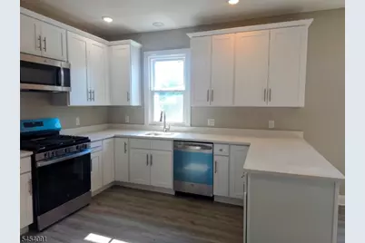 182 Chestnut St #2R, Nutley, NJ 07110 - Photo 2