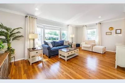 81 Brandywyne Drive, Florham Park, NJ 07932 - Photo 2