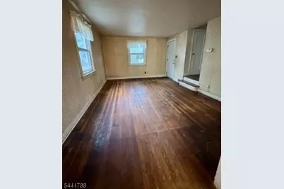 671 Crescent Dr, Bound Brook, NJ 08805 - Photo 2