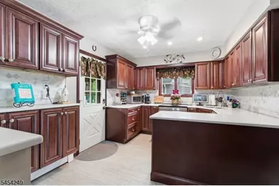 32 W Lakeview Trl, Jefferson Township, NJ 07885 - Photo 6