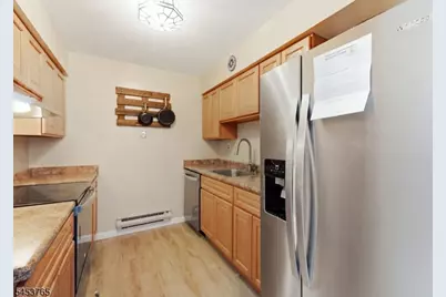 250 Grant Ave #5, Lyndhurst Township, NJ 07071 - Photo 14