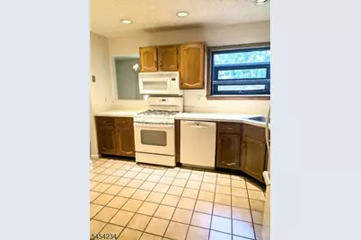 120 Park Gate Dr, Edison Twp., NJ 08820 - Photo 4