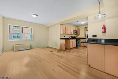 70 S Munn Ave #808, East Orange, NJ 07018 - Photo 4