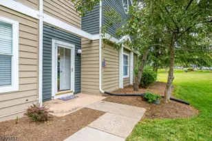 131 Bonney Ct, Bridgewater, NJ 08807 - Photo 4