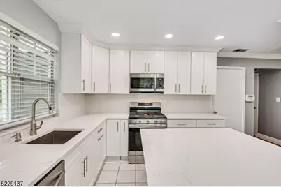 131 Bonney Ct, Bridgewater, NJ 08807 - Photo 10