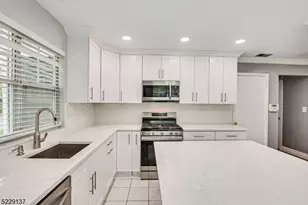 131 Bonney Ct, Bridgewater, NJ 08807 - Photo 10