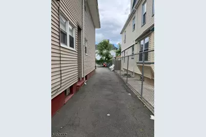 511 E 28th St, Paterson, NJ 07514 - Photo 18