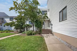 4 Pear Ct, Raritan Township, NJ 08822 - Photo 4