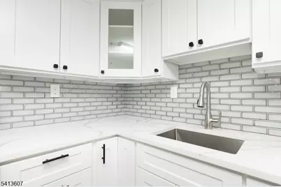 100 Lakeview Ave #1B, Clifton, NJ 07011 - Photo 8