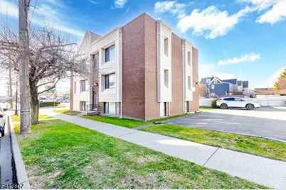 100 Lakeview Ave #1A, Clifton, NJ 07011 - Photo 2