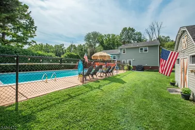 320 Horseneck Rd, Fairfield, NJ 07004 - Photo 26