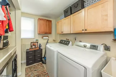 320 Horseneck Rd, Fairfield, NJ 07004 - Photo 20