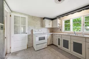 15 Roosevelt Ave, Washington Township, NJ 07865 - Photo 10