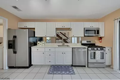 148 Linda Ln #148, Edison Twp., NJ 08820 - Photo 8