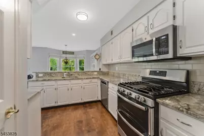 28 Pond Ridge Dr, Clinton, NJ 08809 - Photo 12